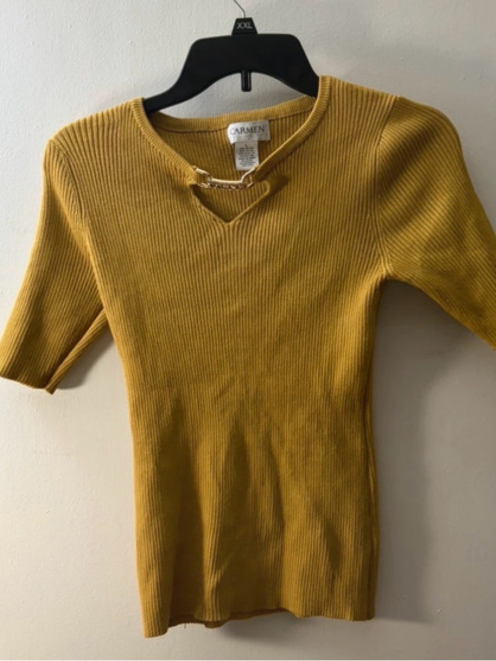 Carmen Marc Valvo Mustard Ribbed Short Sleeve Crew with Gold Chain